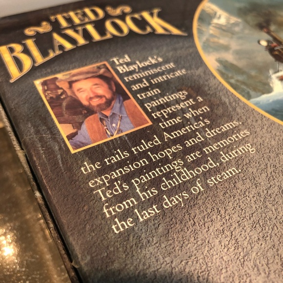 π NWOT round 700 piece Master Pieces puzzle - Picture 8 of 8